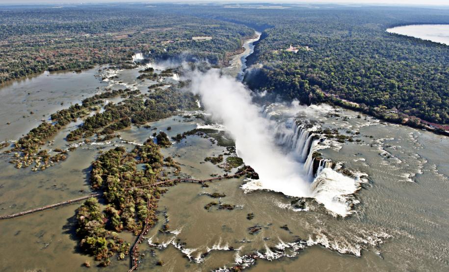 Foto de catarata no Paraná