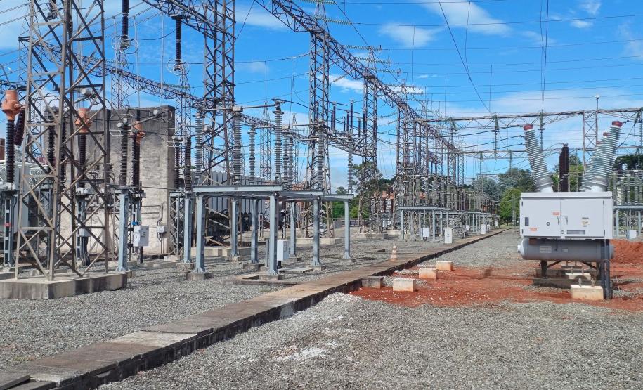 Foto de linha de transmissão de energia elétrica