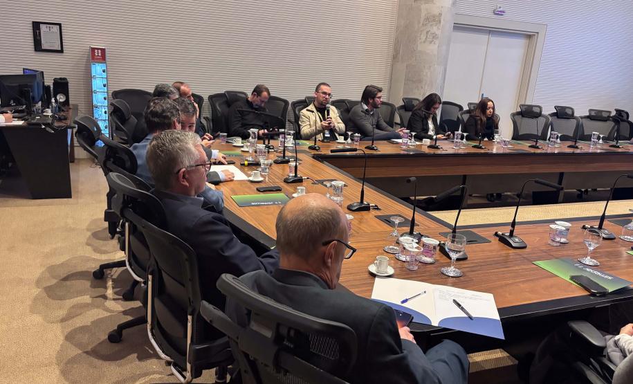 Foto de reunião com autoridades