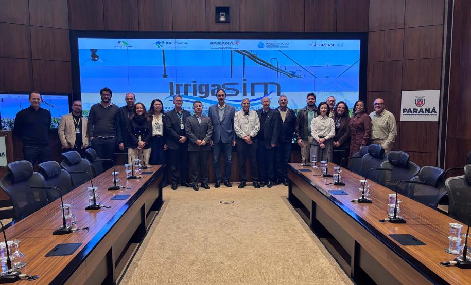 Foto de reunião com autoridades