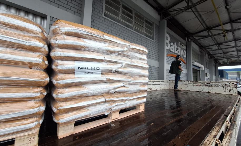 Foto de doação de sacas de milho