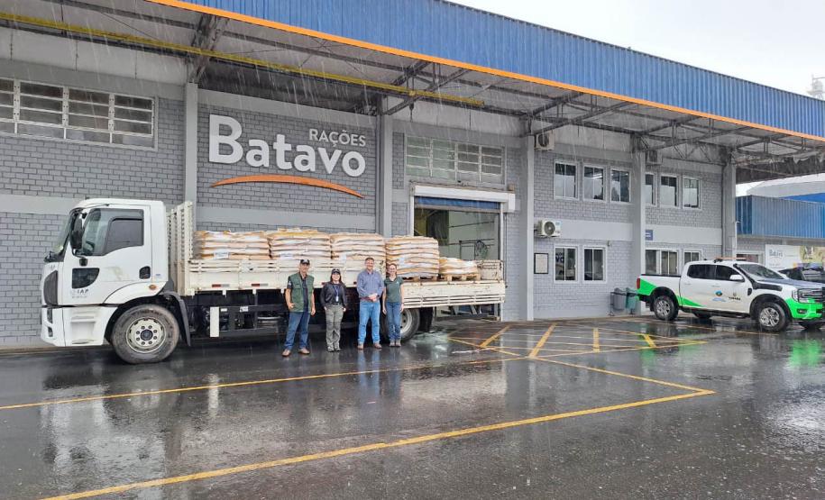 Foto de doação de sacas de milho