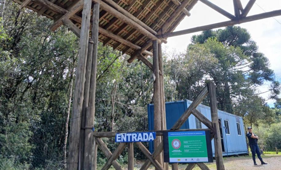Foto de placa de sinalização do IAT
