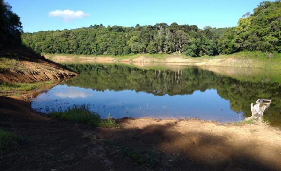 Foto da represa do Capivari
