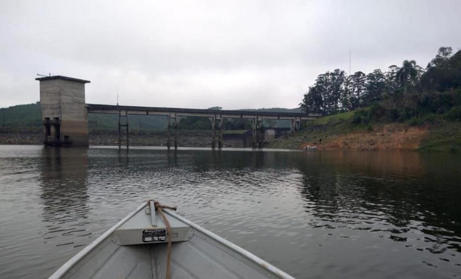Foto da represa do Capivari