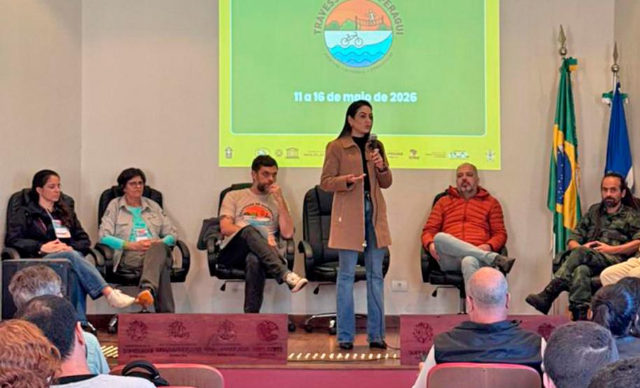 Foto de reunião com autoridades