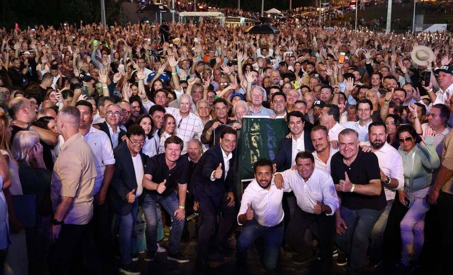 Foto de cerimônia da inauguração da Ponte de Guaratuba