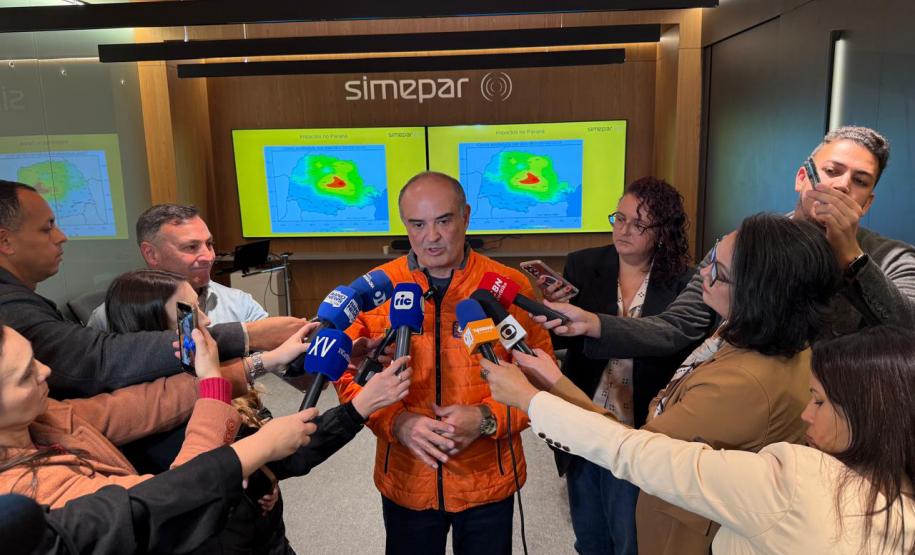 Foto de reunião com imprensa sobre El Nino