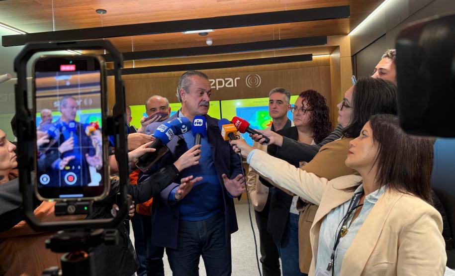 Foto de reunião com imprensa sobre El Nino