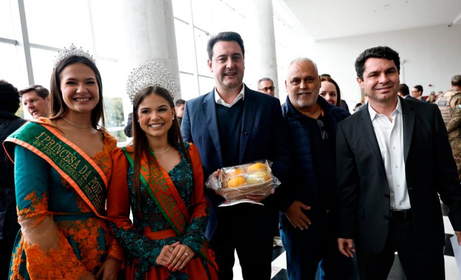 Foto de solenidade com autoridades