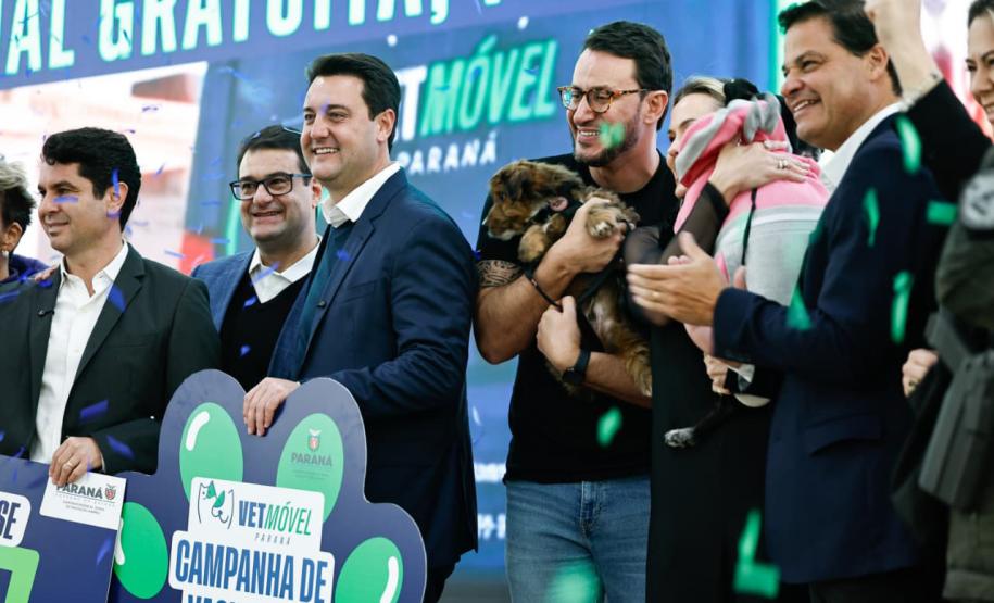 Foto de solenidade com autoridades