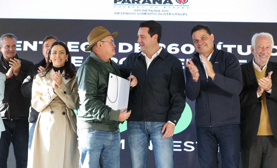 Foto de solenidade com autoridades