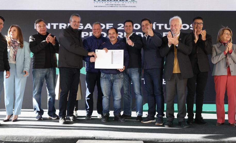 Foto de solenidade com autoridades