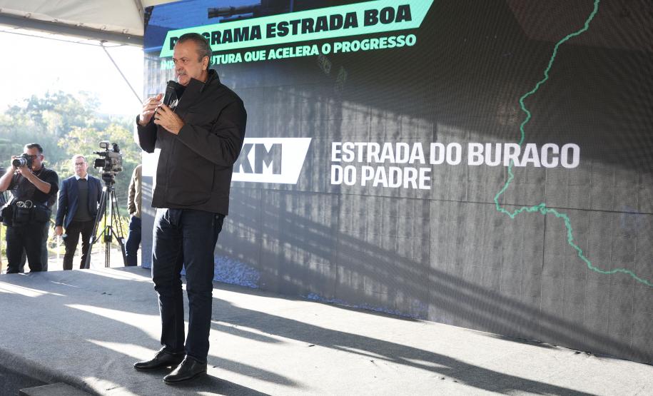 Foto de solenidade com autoridades