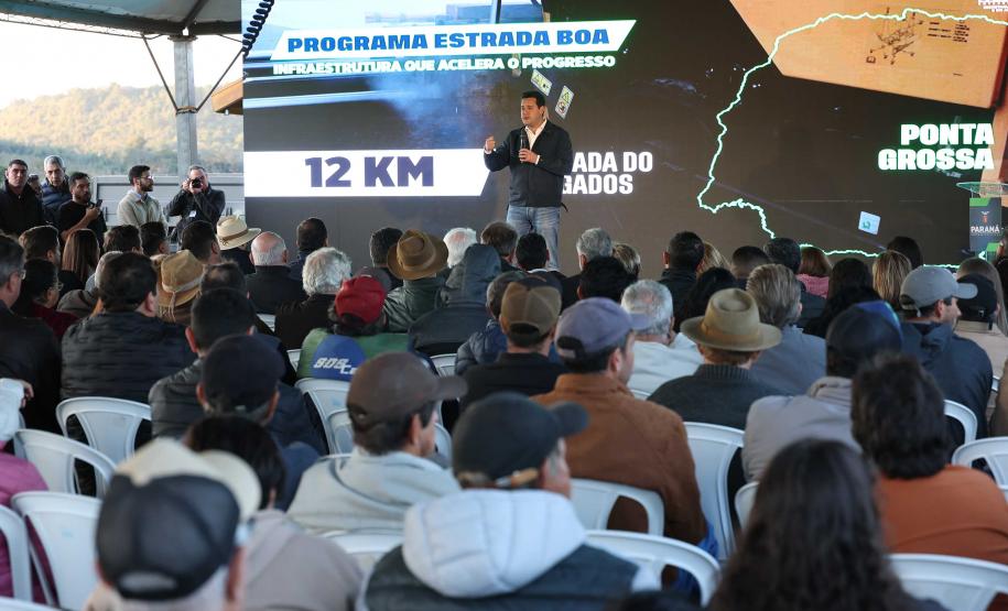 Foto de solenidade com autoridades