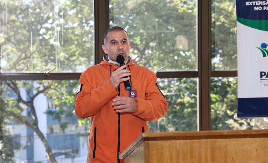Foto de autoridades em evento