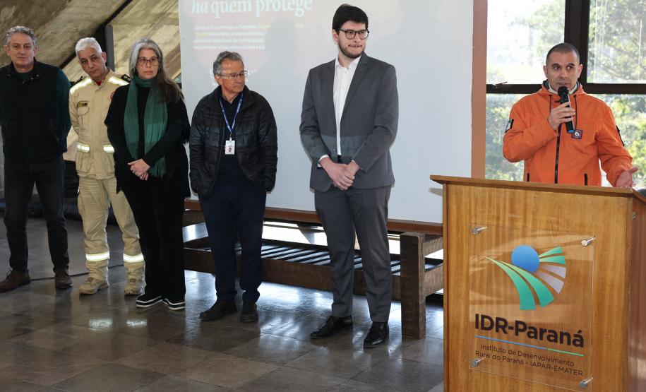 Foto de autoridades em evento