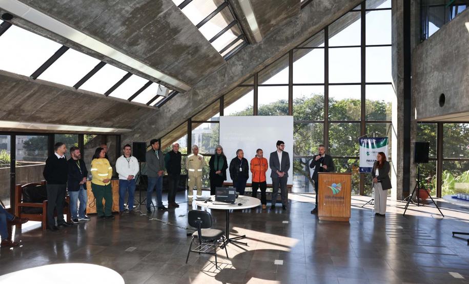 Foto de autoridades em evento