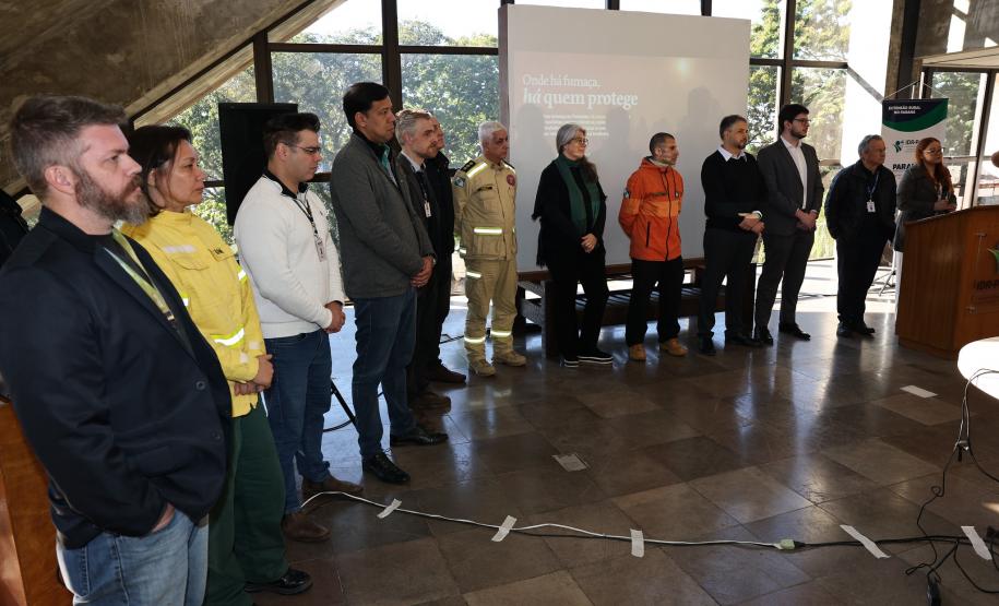 Foto de autoridades em evento