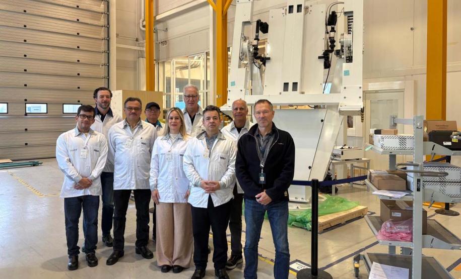 Foto de equipe do Simepar testando radar