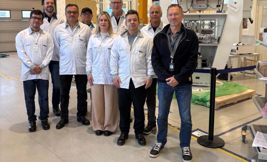 Foto de equipe do Simepar testando radar
