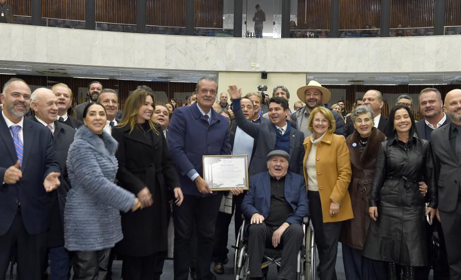 Foto de homenagem ao secretário Everton