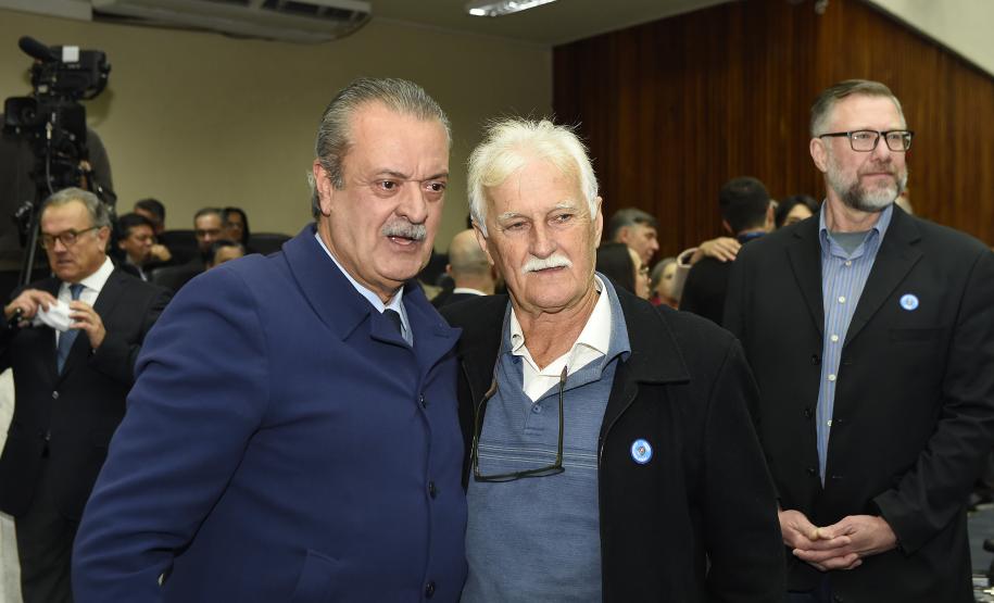 Foto de homenagem ao secretário Everton