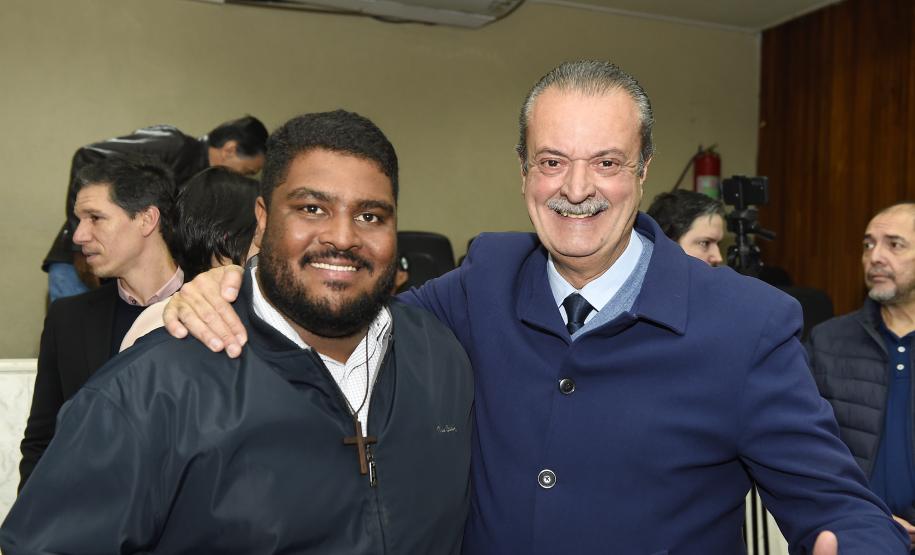 Foto de homenagem ao secretário Everton