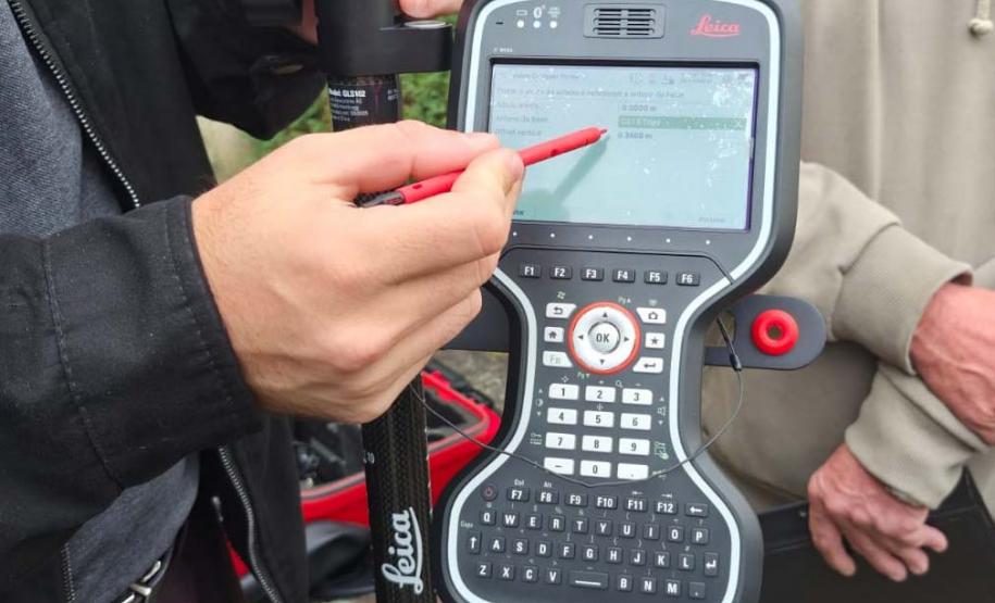 Foto de novos equipamentos de georreferenciamento