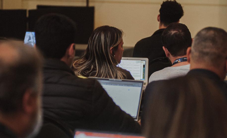 Foto de reunião do Hackaton de Sustentabilidade