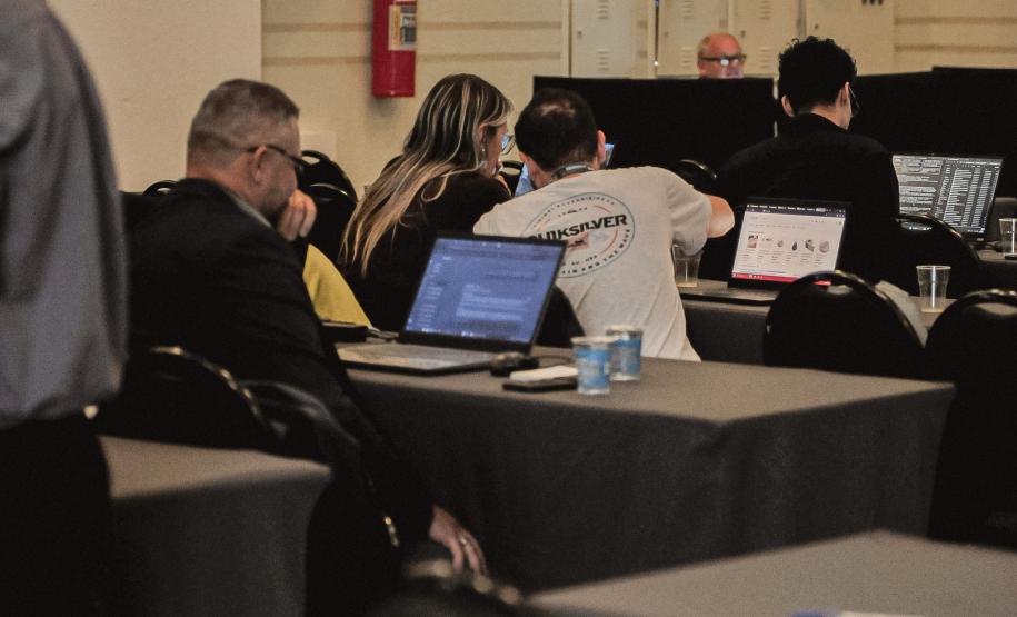 Foto de reunião do Hackaton de Sustentabilidade