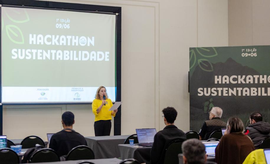 Foto de reunião do Hackaton de Sustentabilidade