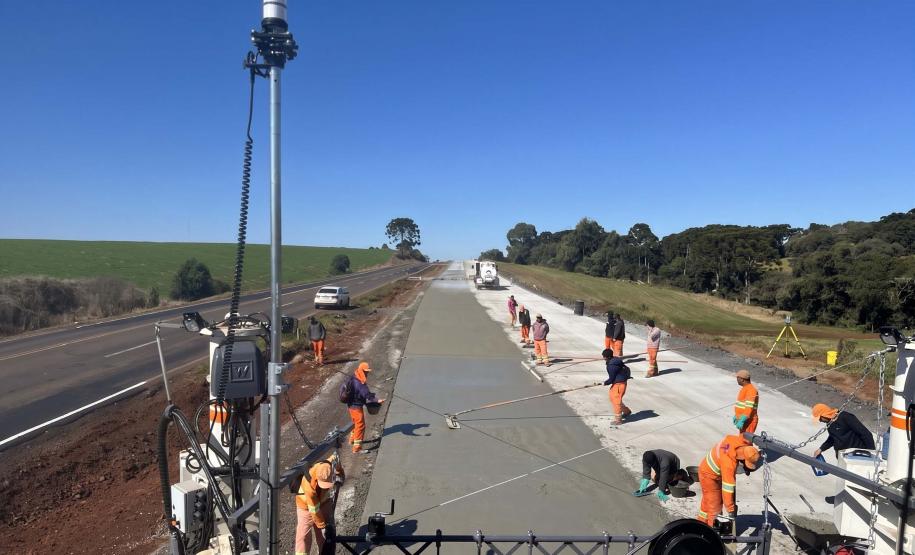 Foto de obras de duplicação de rodovia