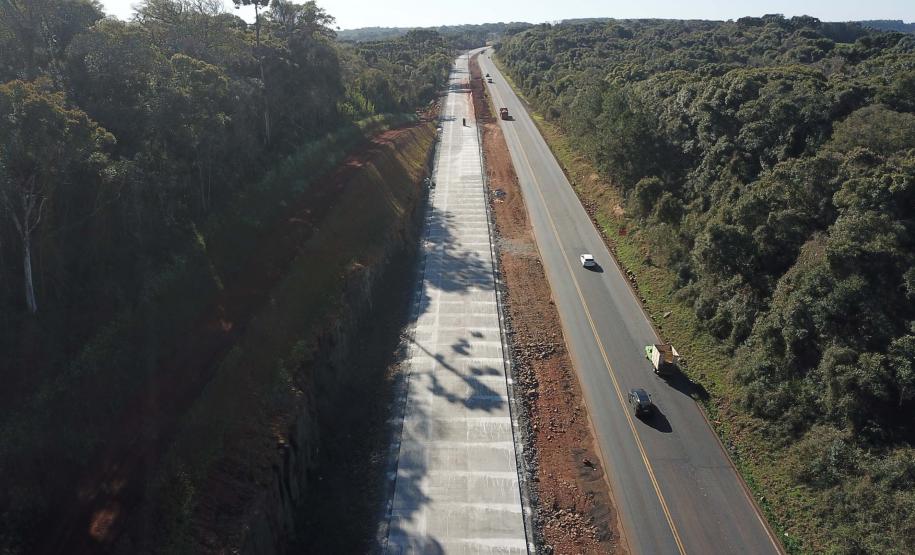 Foto de obras de duplicação de rodovia