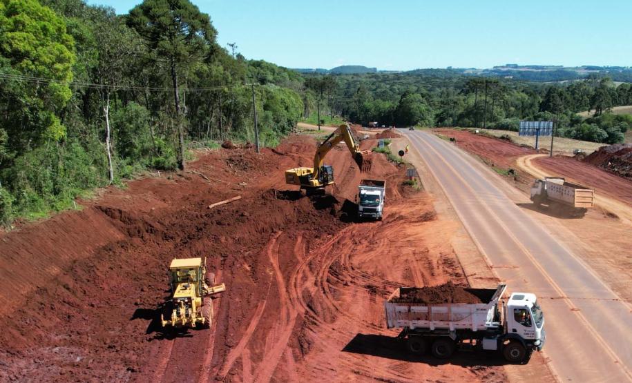 Foto de obras de duplicação de rodovia