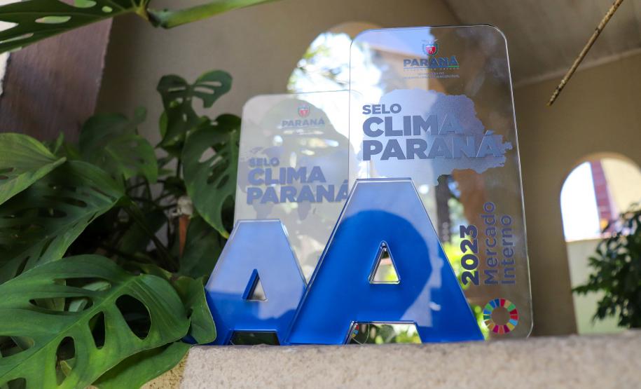 Foto de troféu do Selo Clima