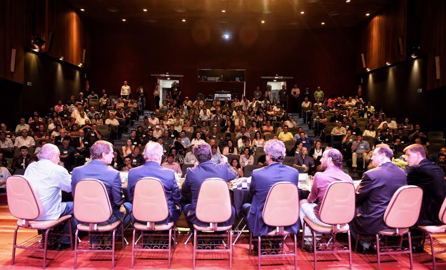 Estado e municípios debatem gestão de resíduos sólidos