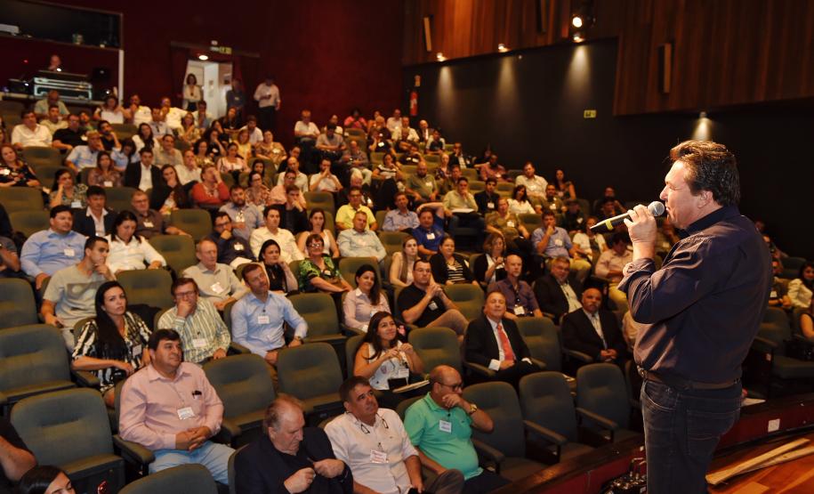 Estado e municípios debatem gestão de resíduos sólidos