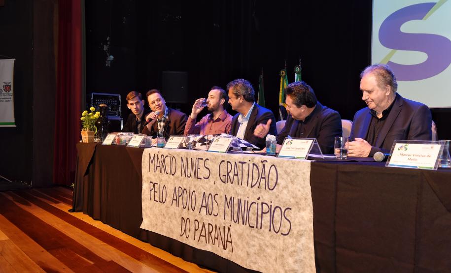 Estado e municípios debatem gestão de resíduos sólidos