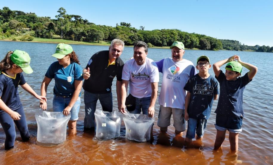 Governo promove soltura de peixes e plantio de árvores no Interior