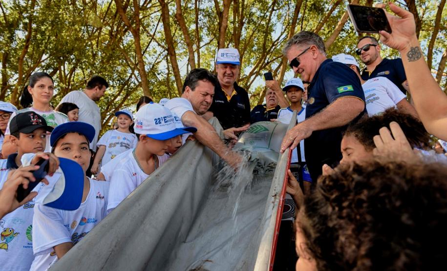 Governo promove soltura de peixes e plantio de árvores no Interior