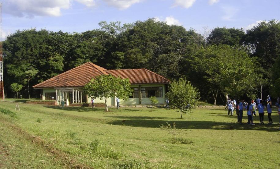 No Parque dos Godoy, turista conhece a mata nativa No Parque dos Godoy, turista conhece a mata nativa
