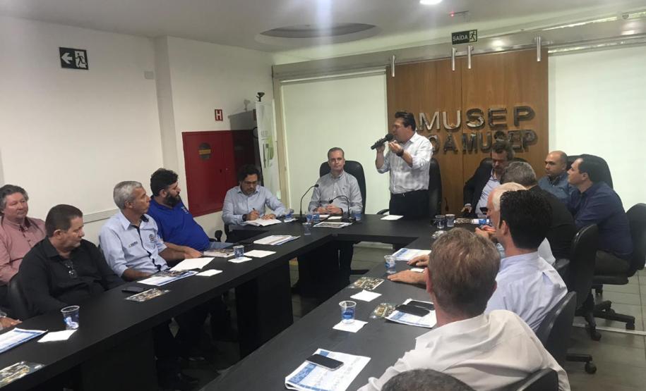 Governo e municípios discutem sobre gestão ambiental em Maringá Governo e municípios discutem sobre gestão ambiental em Maringá