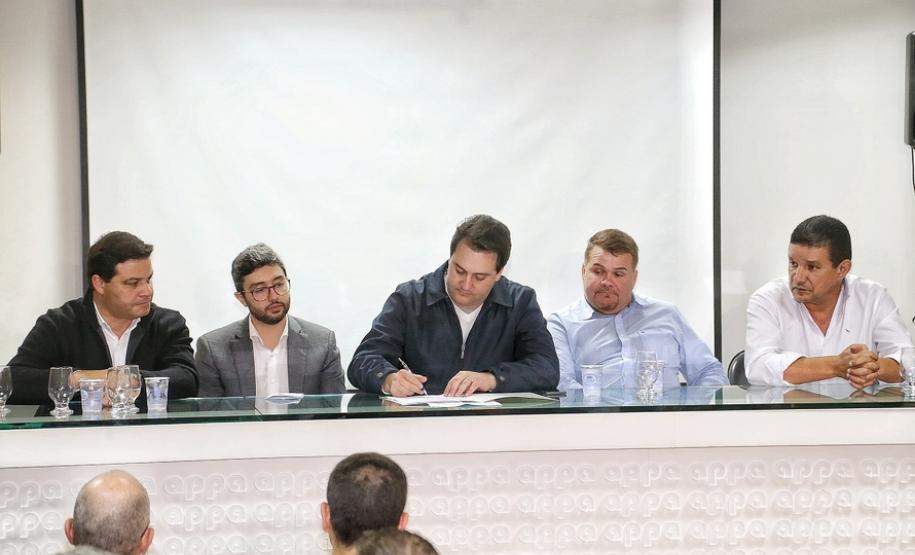 Autorizadas obras de melhoria em trapiches na Ilha do Mel