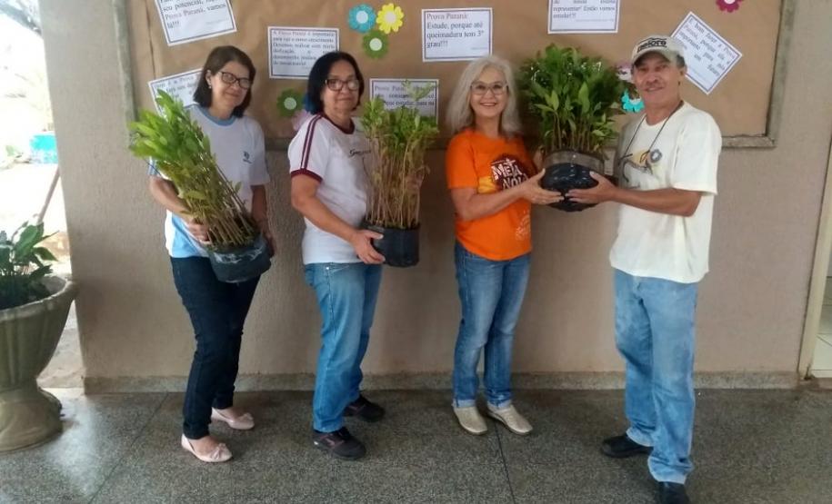 Envio de mudas às escolas mobiliza mais de 3 mil pessoas