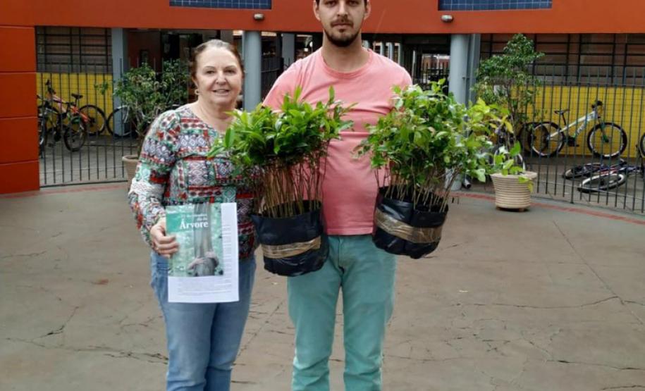 Envio de mudas às escolas mobiliza mais de 3 mil pessoas