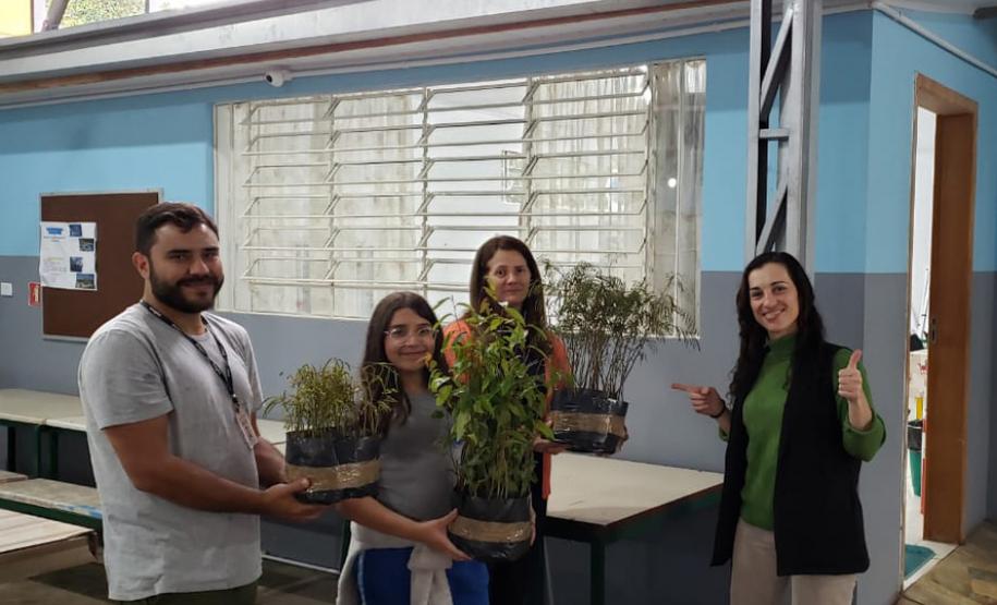 Envio de mudas às escolas mobiliza mais de 3 mil pessoas