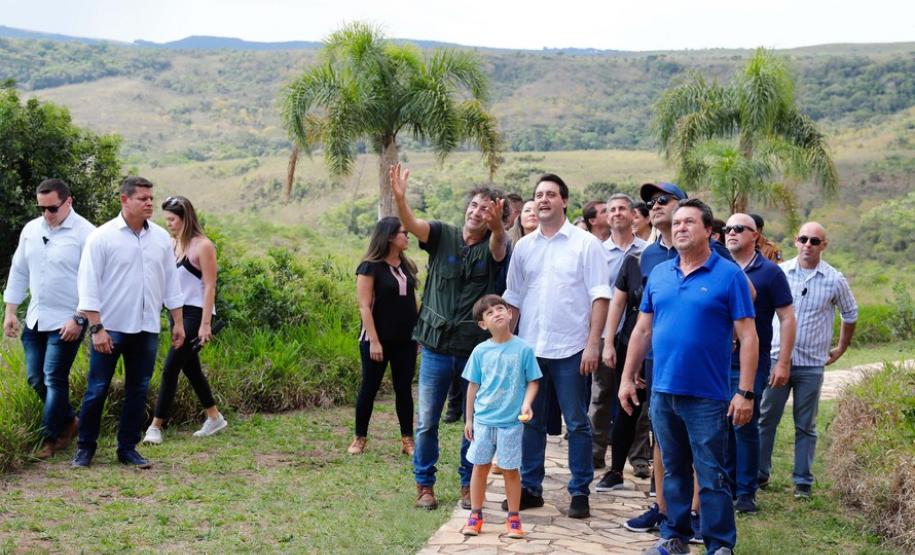 O governador Carlos Massa Ratinho Junior prestigiou a 1ª Revoada de Balões que aconteceu neste domingo (13). Objetivo do evento experimental foi mostrar a viabilidade de se implantar voos permanentes no local, mais uma atração para conquistar visitantes e fomentar o turismo e a economia local.