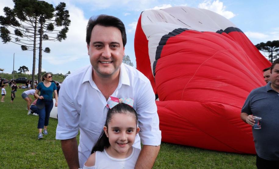 O governador Carlos Massa Ratinho Junior prestigiou a 1ª Revoada de Balões que aconteceu neste domingo (13). Objetivo do evento experimental foi mostrar a viabilidade de se implantar voos permanentes no local, mais uma atração para conquistar visitantes e fomentar o turismo e a economia local.