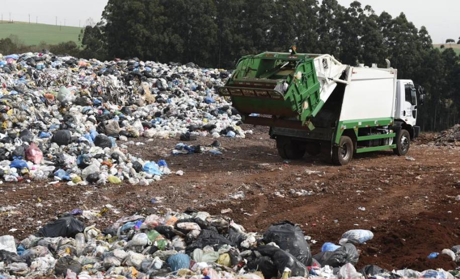 Governo e municípios discutem soluções para os aterros sanitários